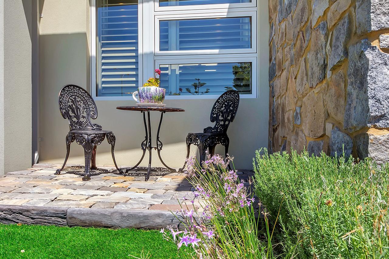 Lavender Manor Bnb Bed & Breakfast Alkimos Bagian luar foto